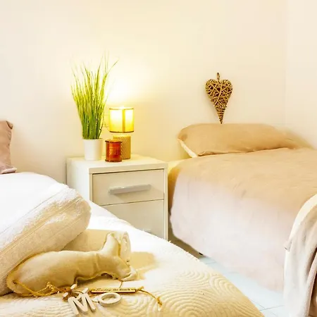 Pink Vistabella 1 - Winter By The Sea