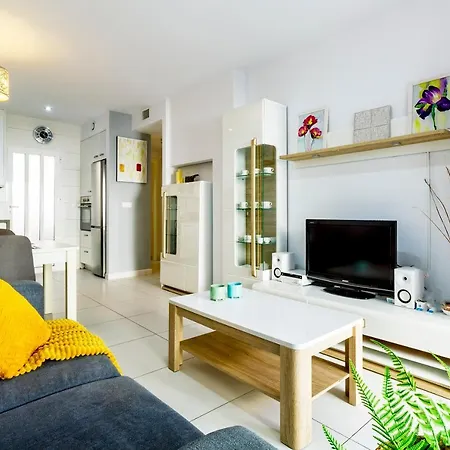 Pink Vistabella 1 - Winter By The Sea شقة تورّيفيِخا