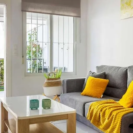 Pink Vistabella 1 - Winter By The Sea شقة تورّيفيِخا